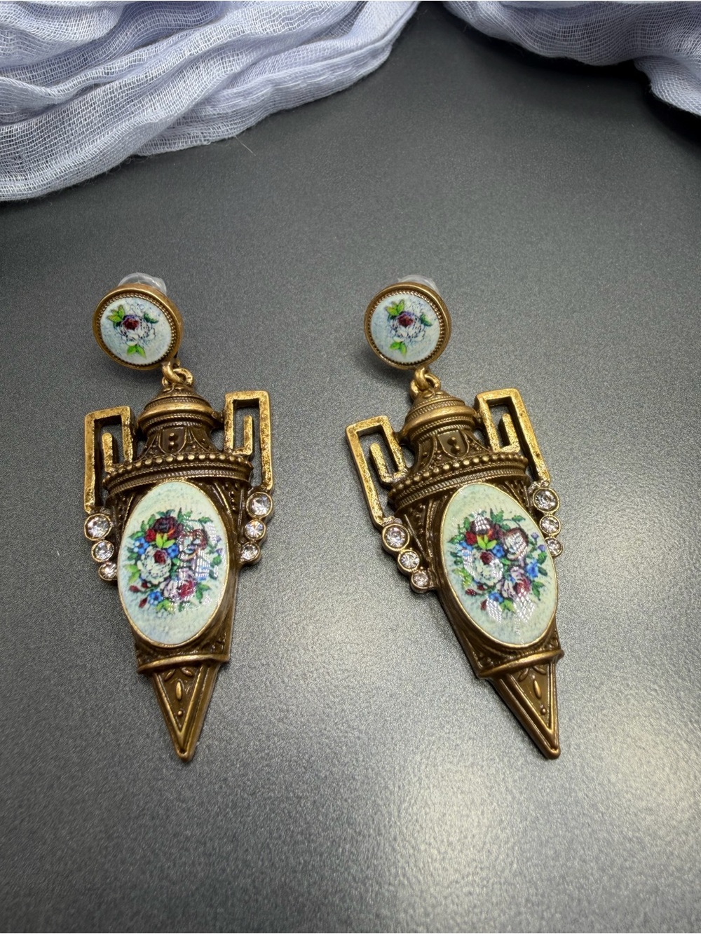 😎30%off Grecian style Floral Vase pierced earrings